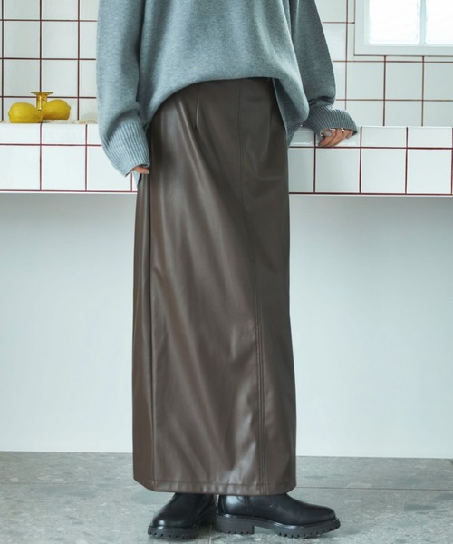 Doux archives（ドゥアルシーヴ）の「ストレッチレザータイトスカート（スカート・レディース・ブラック/ブラウン/モカ・36/38）」の22枚目の写真