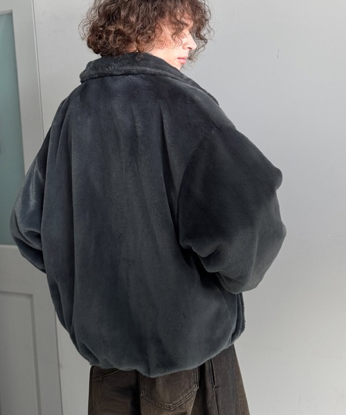 Classical Origin(クラシカルオリジン)の「3wayベルト襟フェイクファー素材ジャケット/Belted Collar Faux Fur Jacket(ブルゾン・メンズ・ブラウン/チャコールグレー・LARGE/MEDIUM/SMALL)」の3枚目の写真