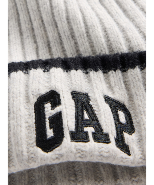 GAP（ギャップ）の「Cashsoft カシミヤタッチ リブ Gapロゴ ビーニー (キッズ)（ニットキャップ/ビーニー・キッズ・ライトグレー・L/XL/S/M）」の2枚目の写真