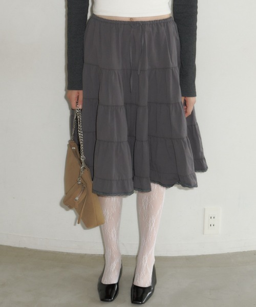 GIUNON(ジウノン)の「volume tiered lace skirt / ボリュームティアードレーススカート(スカート・レディース・ブラック/グレー/ホワイト/オリーブ・0/1)」の1枚目の写真