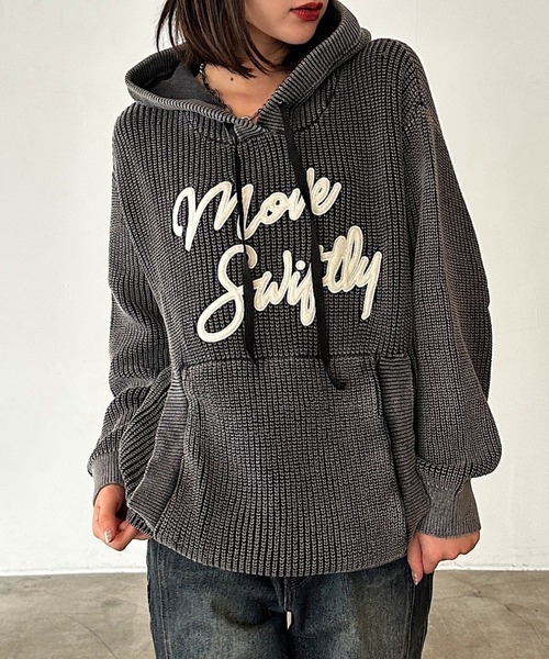 PAGEBOY(ページボーイ)の「ピグメントロゴニットパーカー【ロゴあり&ロゴなし(WEB限定)が選べる】(パーカー・レディース・チャコールグレー/オフホワイト/オレンジ/ホワイト系その他/オレンジ系その他/グレー系その他・FREE)」の4枚目の写真