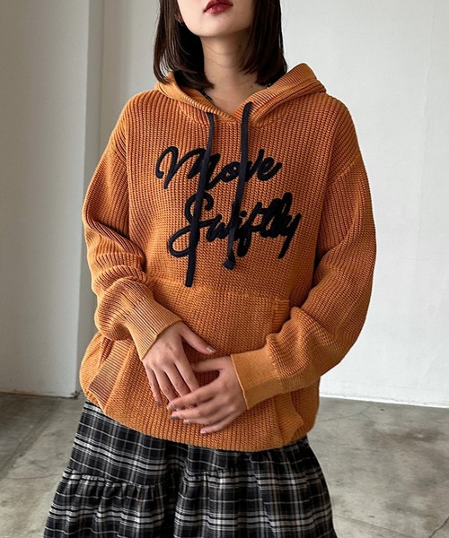 PAGEBOY(ページボーイ)の「ピグメントロゴニットパーカー【ロゴあり&ロゴなし(WEB限定)が選べる】(パーカー・レディース・チャコールグレー/オフホワイト/オレンジ/ホワイト系その他/オレンジ系その他/グレー系その他・FREE)」の6枚目の写真