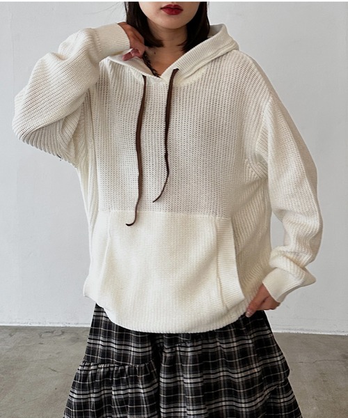 PAGEBOY(ページボーイ)の「ピグメントロゴニットパーカー【ロゴあり&ロゴなし(WEB限定)が選べる】(パーカー・レディース・チャコールグレー/オフホワイト/オレンジ/ホワイト系その他/オレンジ系その他/グレー系その他・FREE)」の7枚目の写真