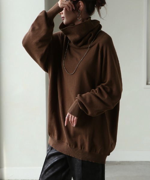 HUG.U(ハグユー)の「綿100% 「くしゅっと小顔」 タートルネックニット(ニット/セーター・レディース・ブラック/ホワイト/オリーブ/ブラウン/レッド/ライトグレー/ネイビー/ロイヤルブルー/ダークベージュ・FREE)」の4枚目の写真