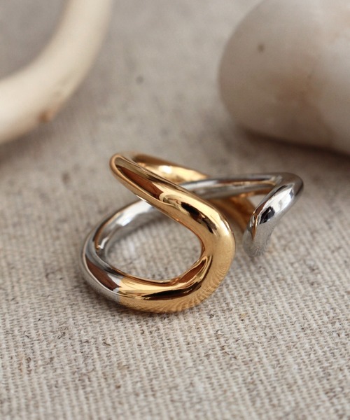 Soierie(ソワリー)の「コネクト ループ イヤーカフ リング / Connect loop earcuff ring(リング・レディース・シルバー×ゴールド・FREE)」の1枚目の写真