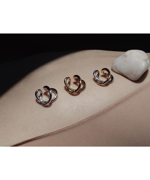 Soierie(ソワリー)の「コネクト ループ イヤーカフ リング / Connect loop earcuff ring(リング・レディース・シルバー×ゴールド・FREE)」の8枚目の写真