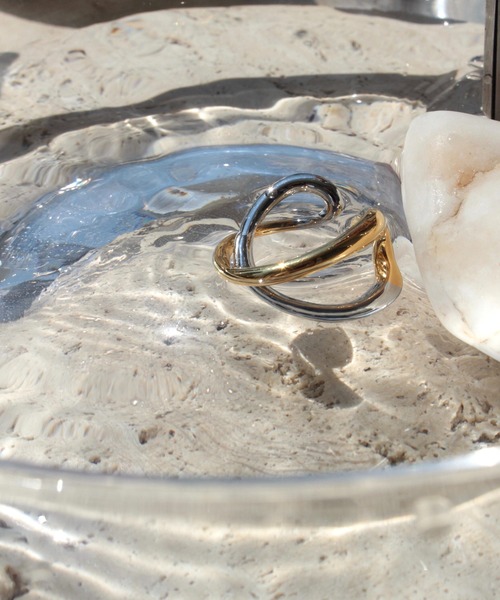 Soierie(ソワリー)の「コネクト ループ イヤーカフ リング / Connect loop earcuff ring(リング・レディース・シルバー×ゴールド・FREE)」の3枚目の写真