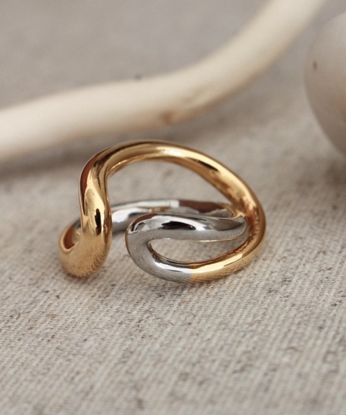 Soierie(ソワリー)の「コネクト ループ イヤーカフ リング / Connect loop earcuff ring(リング・レディース・シルバー×ゴールド・FREE)」の2枚目の写真