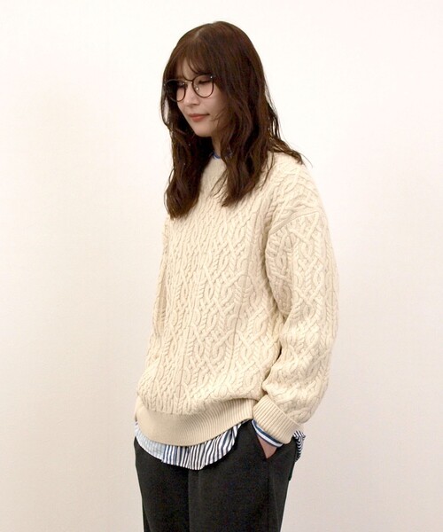 J.PRESS YORK STREET(ジェイプレスヨークストリート)の「【UNISEX】アランケーブル クルーネック ニット(ニット/セーター・メンズ・オレンジ系/ネイビー系/アイボリー系/黄土色系・SMALL/LARGE/MEDIUM)」の1枚目の写真
