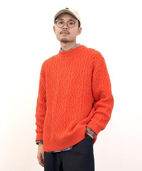 J.PRESS YORK STREET(ジェイプレスヨークストリート)の「【UNISEX】アランケーブル クルーネック ニット(ニット/セーター・メンズ・オレンジ系/ネイビー系/アイボリー系/黄土色系・SMALL/LARGE/MEDIUM)」の4枚目の写真
