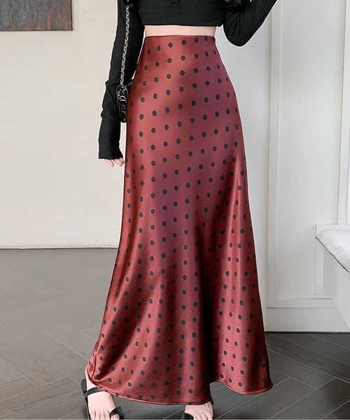 LUCPY(ラクピー)の「ポルカドットサテンフレアロングスカート(スカート・レディース・ブラック/ホワイト/レッド・SMALL/MEDIUM/LARGE/X-LARGE)」の3枚目の写真