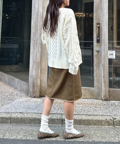 WILLOW（ウィロー）の「【willow】Ｖネックケーブルニット（ニット/セーター・レディース・オフホワイト/ブラウン・ONE SIZE）」の6枚目の写真