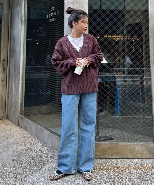 WILLOW（ウィロー）の「【willow】Ｖネックケーブルニット（ニット/セーター・レディース・オフホワイト/ブラウン・ONE SIZE）」の17枚目の写真