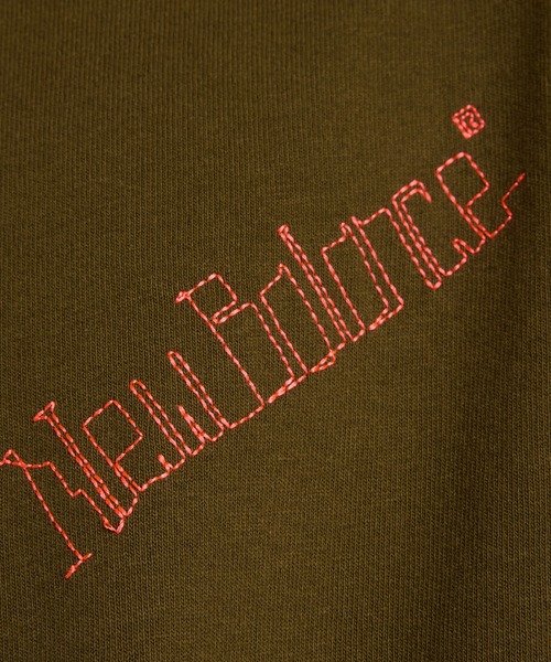 NEW BALANCE（ニューバランス）の「Athletics ランナーズマップロゴロングスリーブTシャツ（Tシャツ/カットソー・メンズ・ベージュ/ダークブラウン・SMALL/MEDIUM/LARGE/X-LARGE/XX-LARGE）」の6枚目の写真
