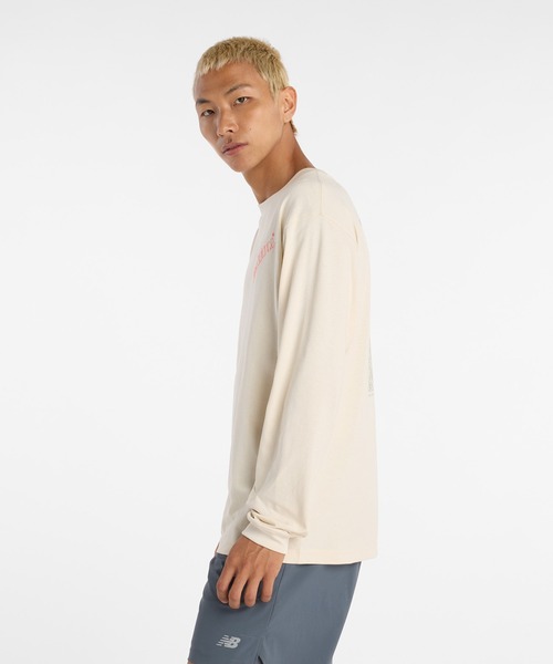NEW BALANCE（ニューバランス）の「Athletics ランナーズマップロゴロングスリーブTシャツ（Tシャツ/カットソー・メンズ・ベージュ/ダークブラウン・SMALL/MEDIUM/LARGE/X-LARGE/XX-LARGE）」の8枚目の写真