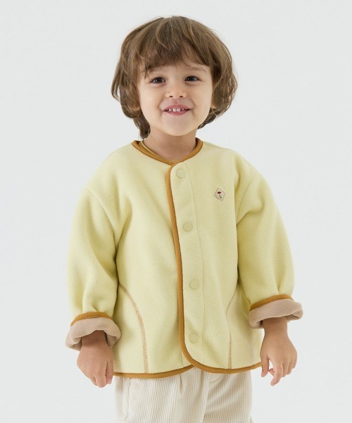 moimoln（モイモルン）の「【SOFT&】カラー配色ノーカラーフリースジャケット（ブルゾン・キッズ・ピンク/イエロー/グレー・130cm/120cm/110cm/100cm/90cm/80ｃｍ）」の3枚目の写真