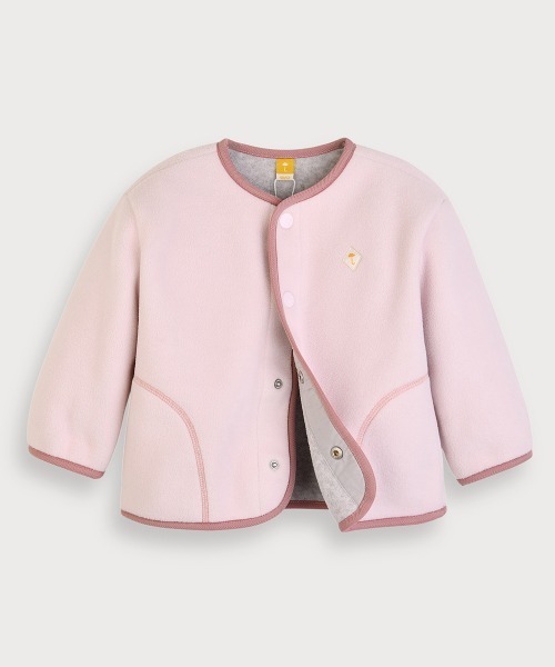 moimoln（モイモルン）の「【SOFT&】カラー配色ノーカラーフリースジャケット（ブルゾン・キッズ・ピンク/イエロー/グレー・130cm/120cm/110cm/100cm/90cm/80ｃｍ）」の16枚目の写真