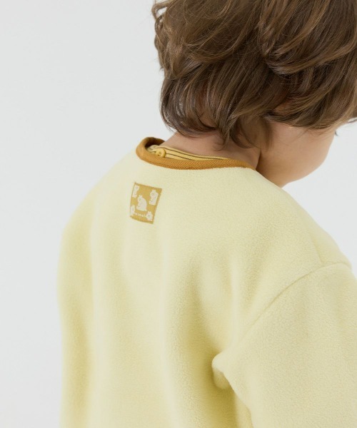 moimoln（モイモルン）の「【SOFT&】カラー配色ノーカラーフリースジャケット（ブルゾン・キッズ・ピンク/イエロー/グレー・130cm/120cm/110cm/100cm/90cm/80ｃｍ）」の4枚目の写真