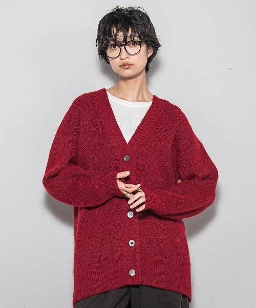 MAYSON GREY（メイソングレイ）の「フラッフィーVネックニットカーディガン≪手洗い可能≫（カーディガン/ボレロ・レディース・チャコールグレー/グリーン/レッド/ブラウン・M）」の4枚目の写真
