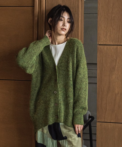 MAYSON GREY（メイソングレイ）の「フラッフィーVネックニットカーディガン≪手洗い可能≫（カーディガン/ボレロ・レディース・チャコールグレー/グリーン/レッド/ブラウン・M）」の22枚目の写真