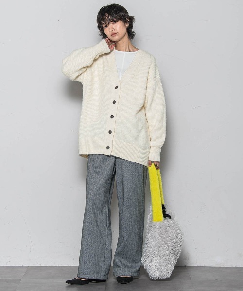 MAYSON GREY（メイソングレイ）の「フラッフィーVネックニットカーディガン≪手洗い可能≫（カーディガン/ボレロ・レディース・チャコールグレー/グリーン/レッド/ブラウン・M）」の8枚目の写真