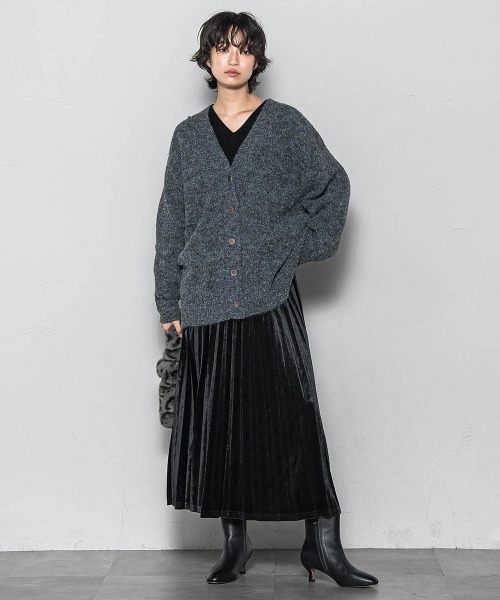 MAYSON GREY（メイソングレイ）の「フラッフィーVネックニットカーディガン≪手洗い可能≫（カーディガン/ボレロ・レディース・チャコールグレー/グリーン/レッド/ブラウン・M）」の7枚目の写真