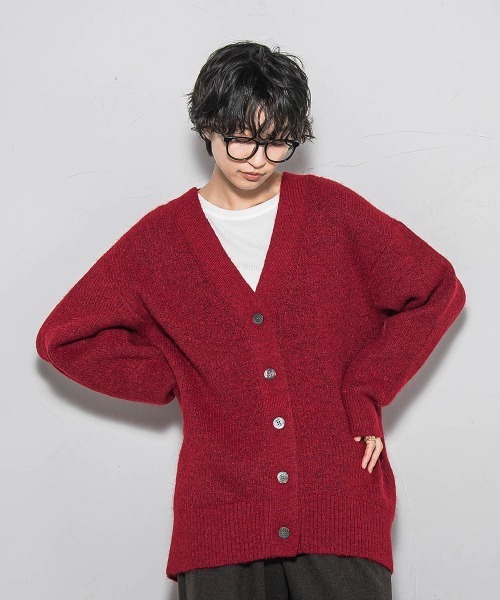 MAYSON GREY（メイソングレイ）の「フラッフィーVネックニットカーディガン≪手洗い可能≫（カーディガン/ボレロ・レディース・チャコールグレー/グリーン/レッド/ブラウン・M）」の10枚目の写真