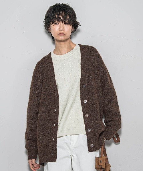 MAYSON GREY（メイソングレイ）の「フラッフィーVネックニットカーディガン≪手洗い可能≫（カーディガン/ボレロ・レディース・チャコールグレー/グリーン/レッド/ブラウン・M）」の16枚目の写真