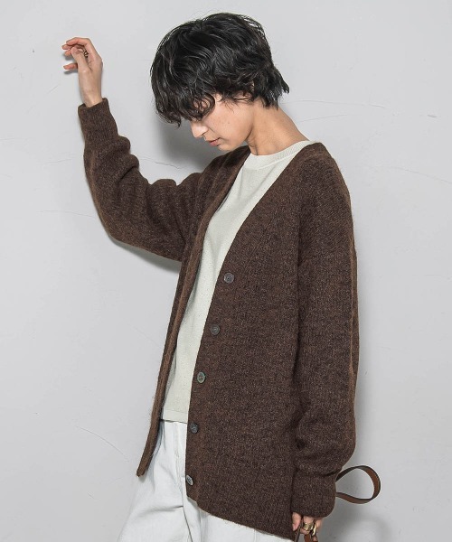 MAYSON GREY（メイソングレイ）の「フラッフィーVネックニットカーディガン≪手洗い可能≫（カーディガン/ボレロ・レディース・チャコールグレー/グリーン/レッド/ブラウン・M）」の17枚目の写真