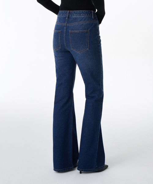 MUSINSA STANDARD WOMAN（ムシンサスタンダードウーマン）の「ウィメンズブーツカットデニムパンツ[ダークブルー]（デニムパンツ・レディース・その他・29/30/24/25/26/27/28）」の4枚目の写真