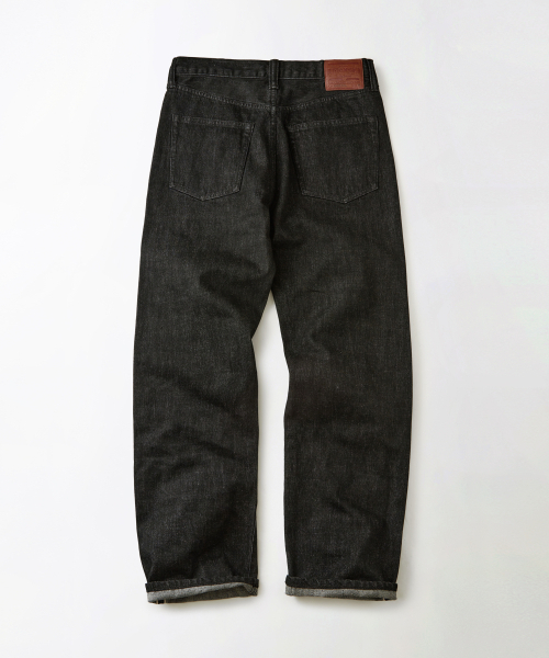 OUTSTANDING(アウトスタンディング)の「40S SELVEDGE STRAIGHT PANTS_BLACK(デニムパンツ・メンズ・その他・SMALL/MEDIUM/LARGE/X-LARGE/X-SMALL)」の2枚目の写真