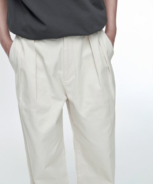 MUSINSA STANDARD（ムシンサスタンダード）の「リバースツータックワイドチノパンツ[クリーム]（その他パンツ・メンズ・その他・27/30/29/42）」の5枚目の写真