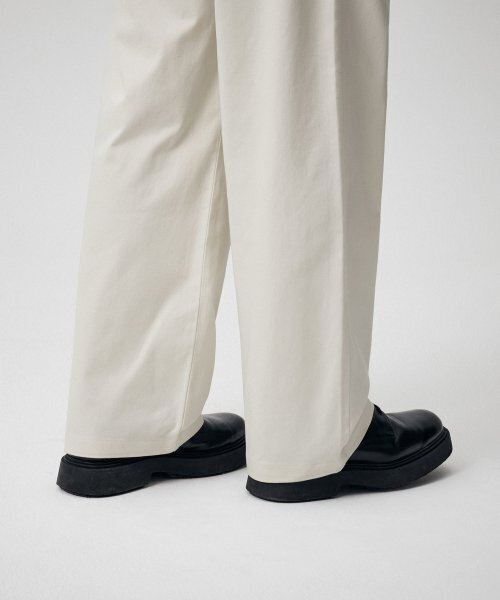 MUSINSA STANDARD（ムシンサスタンダード）の「リバースツータックワイドチノパンツ[クリーム]（その他パンツ・メンズ・その他・27/30/29/42）」の12枚目の写真