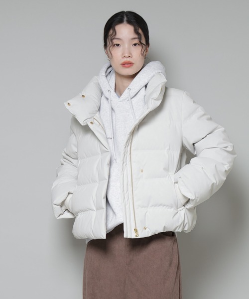 NANO universe（ナノユニバース）の「ボリュームネックダウンショートコート（ダウンジャケット/コート・レディース・ベージュ/ブラック/アイボリー・FREE）」の3枚目の写真