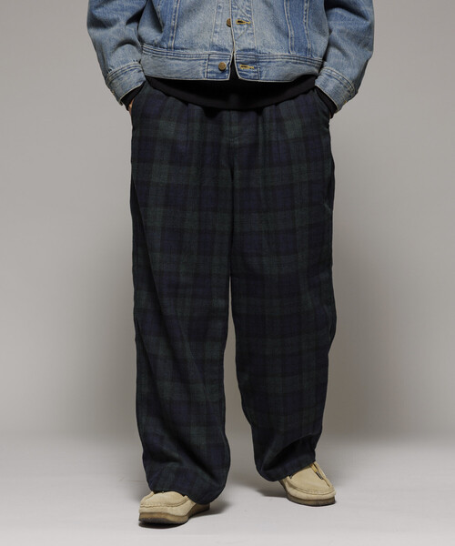 FREAK'S STORE（フリークスストア）の「ワイドシルエット ウォッシュド フランネル トラウザーズ / Washed Flannel Trousers（その他パンツ・メンズ・グリーン/ブラウン/ブラック・MEDIUM/LARGE）」の3枚目の写真