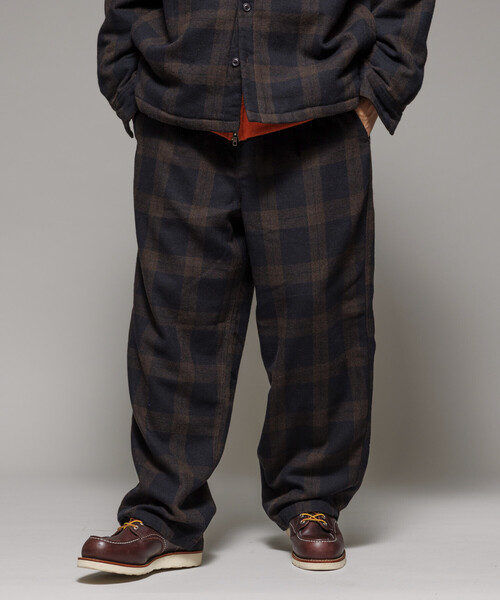FREAK'S STORE（フリークスストア）の「ワイドシルエット ウォッシュド フランネル トラウザーズ / Washed Flannel Trousers（その他パンツ・メンズ・グリーン/ブラウン/ブラック・MEDIUM/LARGE）」の7枚目の写真