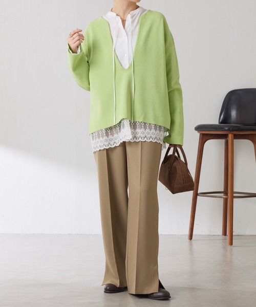 COLLAGE GALLARDAGALANTE（コラージュガリャルダガランテ）の「Vネックバスクニット/WEB限定カラー展開（ニット/セーター・レディース・ホワイト/グリーン/ネイビー/ブラック・FREE）」の15枚目の写真