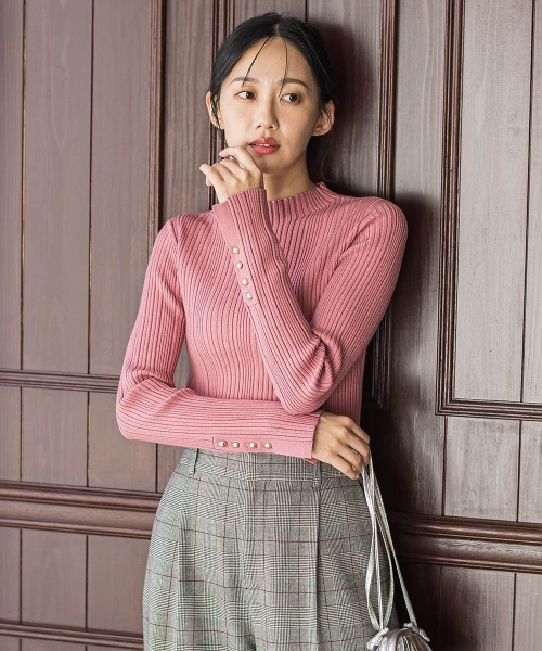 Droite lautreamont（ドロワットロートレアモン）の「袖ボタンランダムリブニット≪手洗い可能≫（ニット/セーター・レディース・オフホワイト/ピンク/イエロー/アイボリー/ブラック/チャコールグレー/ダークネイビー/ボルドー/ブラック系その他/ホワイト系その他・M）」の9枚目の写真