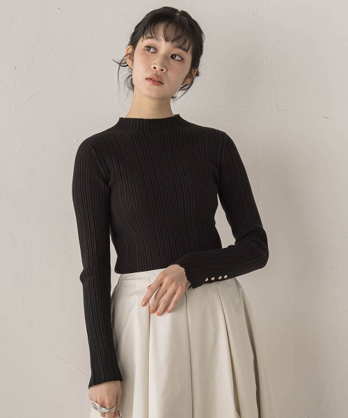 Droite lautreamont（ドロワットロートレアモン）の「袖ボタンランダムリブニット≪手洗い可能≫（ニット/セーター・レディース・オフホワイト/ピンク/イエロー/アイボリー/ブラック/チャコールグレー/ダークネイビー/ボルドー/ブラック系その他/ホワイト系その他・M）」の4枚目の写真