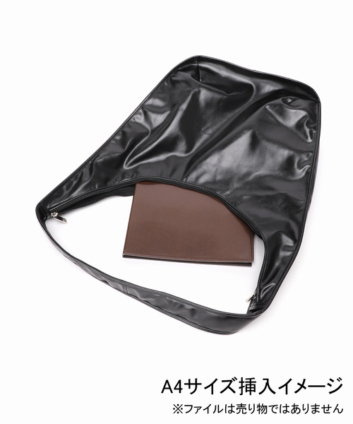 OSKR(オーエスケーアール)の「OSKR別注 ワンショルダー フェイクレザー ハーフムーンバッグ(ショルダーバッグ・メンズ・ブラック・FREE)」の17枚目の写真