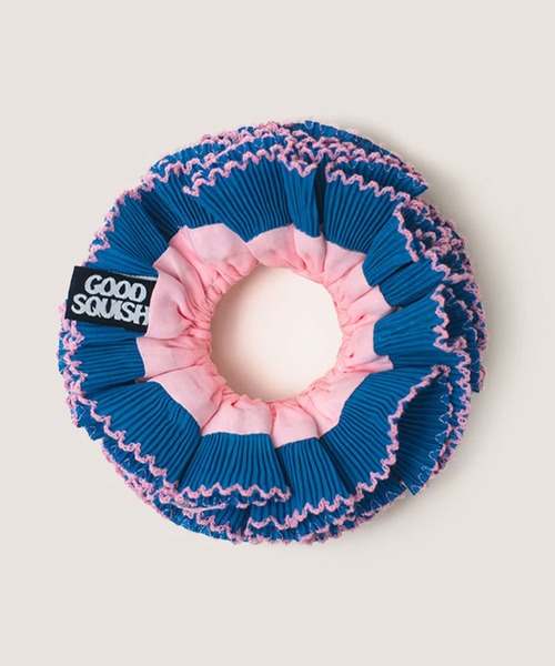 GOOD SQUISH(グッドスクイッシュ)の「【GOOD SQUISH】CURIOUS KIDS プリーツシュシュ(シュシュ・レディース・グリーン/ホワイト/マルチ/ブルー/ピンク・FREE)」の4枚目の写真