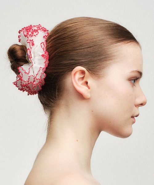 GOOD SQUISH(グッドスクイッシュ)の「【GOOD SQUISH】CURIOUS KIDS プリーツシュシュ(シュシュ・レディース・グリーン/ホワイト/マルチ/ブルー/ピンク・FREE)」の6枚目の写真