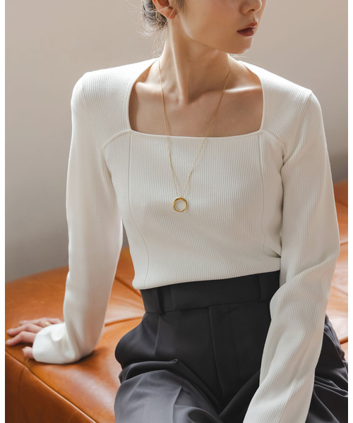 Noble（ノーブル）の「デコルテニット（ニット/セーター・レディース・ブラック/ピンク/ホワイト・FREE）」の2枚目の写真