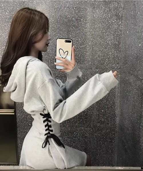 NoBelle（ノベル）の「スウェットサイドリボン　ウエストライン　フード付きパーカーワンピース（ワンピース・レディース・ホワイト/ブラック・L/M）」の2枚目の写真