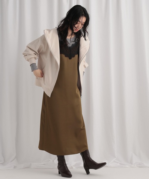 mysty woman(ミスティウーマン)の「レースサテンキャミワンピース 644641(ワンピース・レディース・アイボリー/ブラック/ブラウン・FREE)」の14枚目の写真