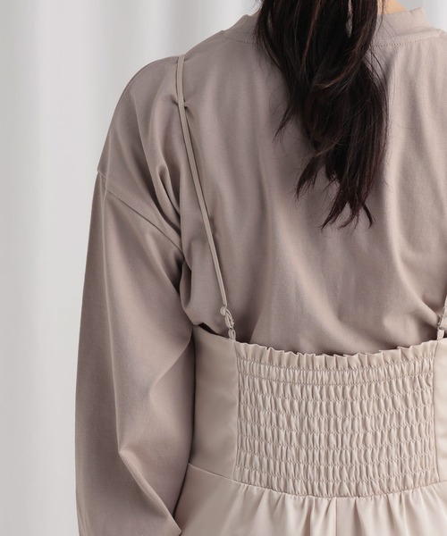 mysty woman(ミスティウーマン)の「レースサテンキャミワンピース 644641(ワンピース・レディース・アイボリー/ブラック/ブラウン・FREE)」の11枚目の写真