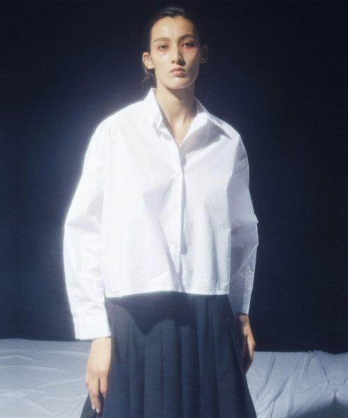 KIMDOH（キムド）の「BACK SLIT CROPPED SHIRT WHITE（シャツ/ブラウス・レディース・その他・FREE）」の3枚目の写真