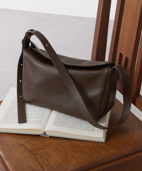 PAPILLONNER(パピヨネ)の「メタルレスレザーバッグ/WEB限定(ショルダーバッグ・レディース・ブラウン/ブラック・FREE)」の14枚目の写真