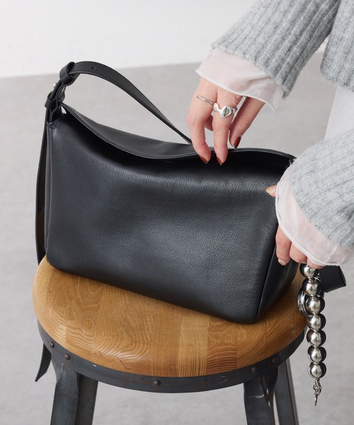 PAPILLONNER(パピヨネ)の「メタルレスレザーバッグ/WEB限定(ショルダーバッグ・レディース・ブラウン/ブラック・FREE)」の9枚目の写真