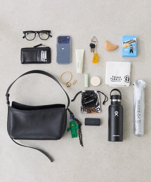 PAPILLONNER(パピヨネ)の「メタルレスレザーバッグ/WEB限定(ショルダーバッグ・レディース・ブラウン/ブラック・FREE)」の6枚目の写真